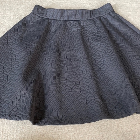 Cute grey patterned mini skirt. Size S - Picture 1 of 3